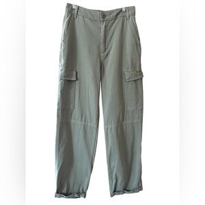 Billabong Women’s Green Relaxed Fit Cargo Pants. Size 27